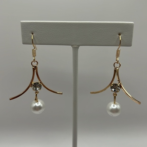 Rhinestone and Faux Pearl Fashion Earrings - Picture 2 of 4